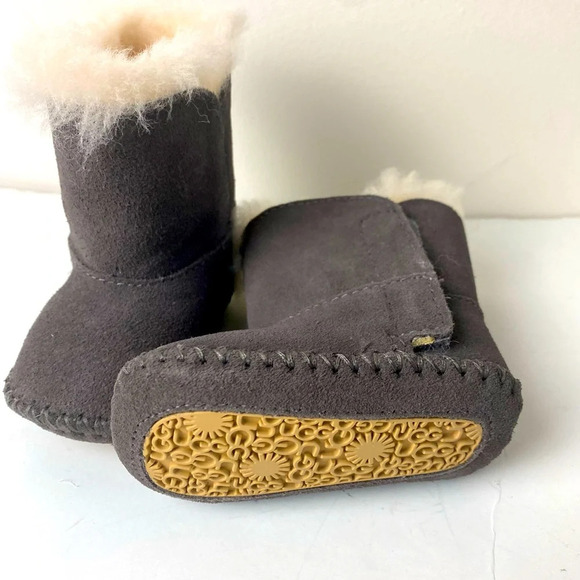UGG Caden Boot size 1 ( 0-6 months ) XS grey lined warm booties - Picture 8 of 11
